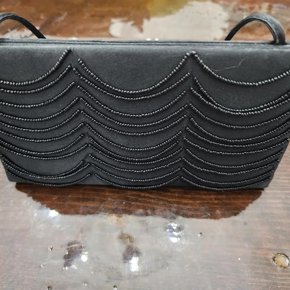 👸👜 Victoria's Secret Formal Wrist Purse with snap closure - Picture 7 of 10